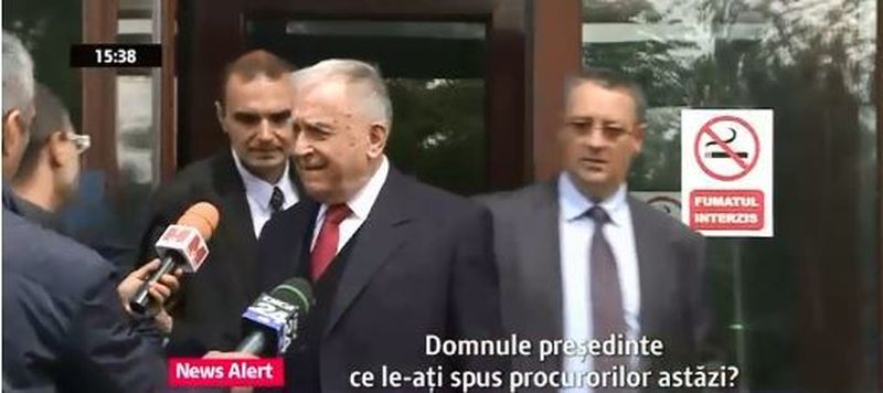 Ion Iliescu, in vara, la iesirea de la Parchet