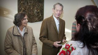 Ce s-a intamplat in fata Castelului de la Savarsin! Oamenii din zona il iubesc pe Regele Mihai