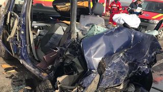 Accident mortal in Mures - Doi oameni au murit, alti doi sunt in stare grava dupa ce doua autoturisme s-au ciocnit violent