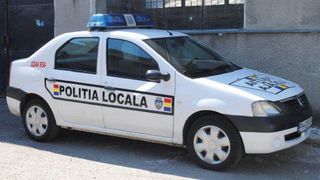 Un barbat din Iasi a fost arestat dupa ce a atacat un echipaj de politie si a spart geamurile masinii de interventie!