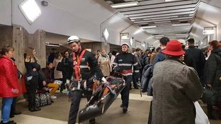 Cine este tanara de 25 de ani care a fost impinsa in fata metroului! Era insarcinata