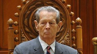 Luminile de sarbatori vor fi stinse, in aceasta seara, in Capitala, ca omagiu adus Regelui Mihai