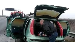 Un barbat era la un pas de a-si pierde viata intr-un mod cumplit. Incidentul a avut loc pe Autostrada A1