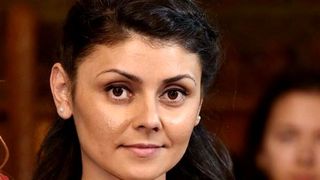 Cati bani castiga de fapt mama naturala a fetei ucise la metrou! De ce nu-si poate permite inmormantarea Alinei! Femeia primeste 142 de lei pe luna!