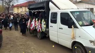 "Alina, unde te-ai dus? Printesa mea, ce ma fac fara tine?" Imagini cutremuratoare de la inmormantarea tinerei ucise la metrou