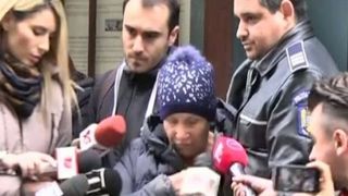 Agresoarea care a amenintat, vineri, mai multe persoane la metrou a fost dusa la spitalul Obregia pentru a fi evaluata psihiatric