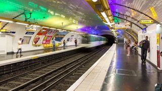 O noua tragedie la metrou! Un barbat a murit calcat de tren