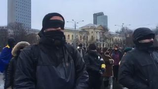 Flashmob in Piata Victoriei! Sute de oameni s-au legat la ochi si la gura in semn de protest fata de legile justitiei!