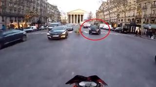 Un motociclist a urmarit un sofer care accidentase un pieton pana cand a fost prins