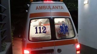 Un copil de zece ani a ajuns la spital dupa ce s-a taiat la mana cu o bucata de sticla