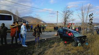 Bacau: Plan rosu de interventie dupa ce un autocar si un autoturism s-au ciocnit, cel pusin sase persoane fiind ranite