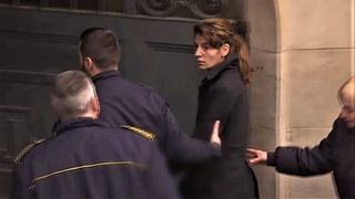 Cine este avocata care o apara pe criminala de la metrou!