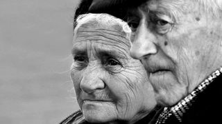 Doi batrani, jefuiti de un barbat care pretindea ca vinde pilote ieftine