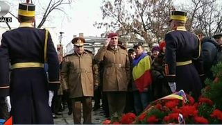 Zeci de bucuresteni au mers in fata sediului Televiziunii Romane pentru a-i comemora pe revolutionarii din 1989