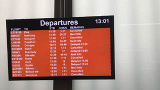 Mai multe zboruri intarziate si anulate la Bristol, dupa ce o aeronava cu 25 de pasageri a iesit de pe pista la aterizare