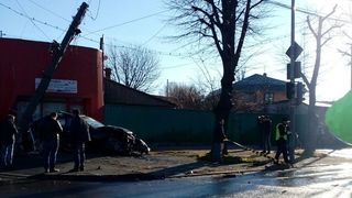 O ambulanta a fost implicata intr-un accident rutier, in Galati. Un copil de 11 ani a fost ranit usor