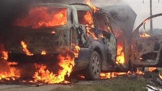 Un autoturism a luat foc in timpul mersului, in Valcea