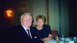 Sotia lui Alexandru Arsinel este imobilizata la pat. Marilena a cazut pe scari si s-a lovit la cap