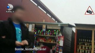 "Bombe, bombe, artificii". Vanzatorii de petarde isi vand marfa chiar sub nasul politistilor!