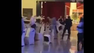 Bataie, in noaptea de Revelion, la un restaurant din Valcea. La fata locului au intervenit mascatii