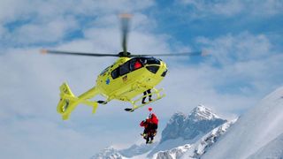 Interventie a autoritatilor pentru salvarea a 22 de turisti, intre care noua copii, care au ramas blocati in zona montana