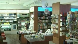 Asta este cea mai furata carte din Romania in 2017!