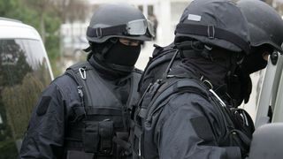 Elan Schwartzenberg, arestat in lipsa pentru complicitate la dare de mita