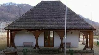 Risipa de sute de mii de euro! Sate romanesti fara turisti, dar cu centre de informare turistica!