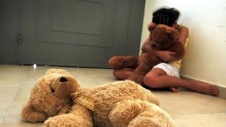 Doi copii de cinci si nou ani, agresati sexual intr-un bloc din Bucuresti