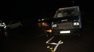 Un adolescent din Bistrita Nasaud a spulberat, cu camioneta parintilor, trei grupuri de copii. O tanara a murit la spital