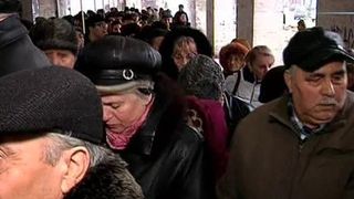 Sute de pensionari s-au calcat in picioare pentru a-si plati impozitele la inceput de an!