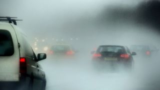 Meteorologii anunta cod galben de ceata pentru trei judete plus o atentionare de vant puternic