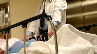 O tanara gravida in 21 de saptamani a murit in spitalul din Iasi la scurt timp de la internare