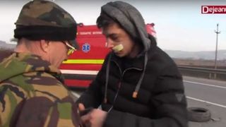 Putea fi erou, dar el a preferat sa faca gestul asta oribil. Un roman a cerut bani unor persoane pe care le-a salvat dintr-un accident auto. "Macar 10 lei da-mi si mie"