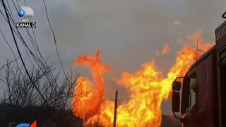 Explozie puternica la o conducta din Gorj, urmata de un incendiu! 5 persoane au fost ranite, 8 masini arse, iar cladirea Transgaz distrusa