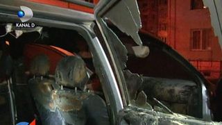 Razbunare mafiota la Roman! Masina sefului de la investigatii criminale a fost incendiata in parcare - Prefectul cere "toleranta zero" pentru cei care au facut asta