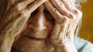 Clipe de cosmar pentru o femeie de 65 de an. A fost talharita si abuzata de barbatul pe care incercase sa-l ajute