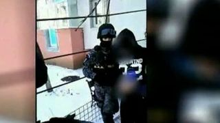 Politistul Eugen Stan, huiduit de vecini! A fost dus de politisti la boxa apartamentului sau pentru verificari: "E un monstru"