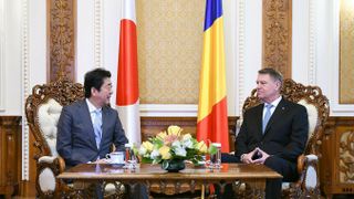 Gestul impresionant facut de zeci de romani, pe pagina de Facebook a Ambasadei Japoniei in Romania: “Ne cerem scuze pentru cum a fost primit premierul Shinzo Abe”
