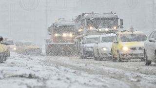 Codul portocaliu de vant puternic si zapada troienita, prelungit pentru 13 judete, pana la ora 23.00