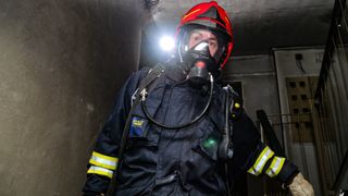 Incendiu puternic intr-un bloc din Bucuresti. Noua locatari au fost evacuate