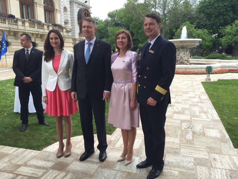 Madalina Dobrovolschi, alaturi de Emil Dobrovoschi, Klaus Iohannis si Carmen Iohannis