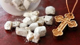 Leacul pentru dureri de cap stiut numai de calugarii de la manastirea Dervent! "Absoarbe cheagurile de sange de la nivelul capului"