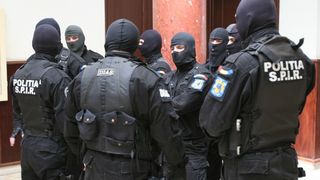 Optsprezece perchezitii intr-un dosar de operatiuni ilicite cu tutun. Pprejudiciul - 2,8 milioane de lei