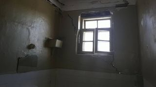 Dispensarul groazei de langa Craiova! Pacientii si medicii isi risca viata in fiecare clipa in care intra in cladire - Primarul se face ca nu stie despre ce e vorba