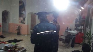 Un nou caz "Perla". O tanara de 25 de ani din Dambovita a fost ucisa la coafor de catre iubitul ei - Barbatul a injunghiat-o in vazul tuturor