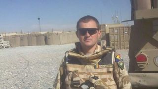 El este militarul care si-a injunghiat iubita cu 10 ani mai tanara! Florin Oprea este divortat si are doi copii - Ce functie avea in MApN