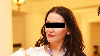 Nicoleta Botan, femeia injunghiata de sot in gradinita, este mama a doi copii. "Cand faci ceva ce iti place, faci din suflet, cu pasiune si stii ca va fi bine" Femeia nu banuia nicio clipa ca sotul voia sa ii devina calau