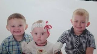 Un baietel de doar trei ani a suferit o moarte cumplita din cauza tricoului pe care il purta