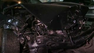 A baut, s-a urcat la volan si a sifonat sase masini! Politistii s-au mirat cand au vazut ca soferul este colegul lor!